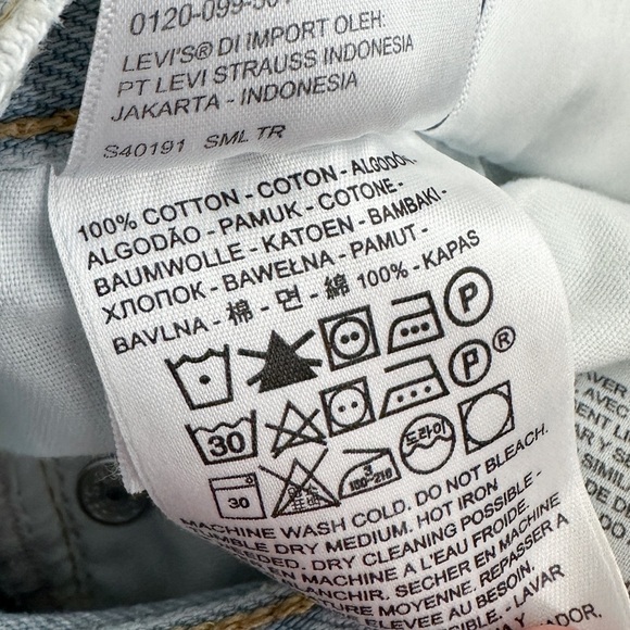 LEVI’S Wedgie Icon Jeans - Light Wash - Picture 9 of 13